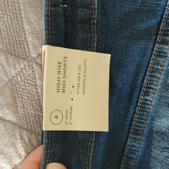 Universal Threads High Rise Midi shorts size 4 - Picture 3 of 11